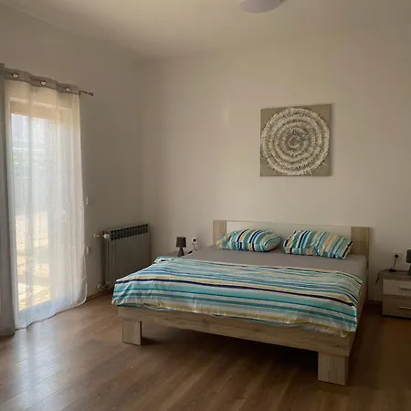 Eduardo Apartman Pula